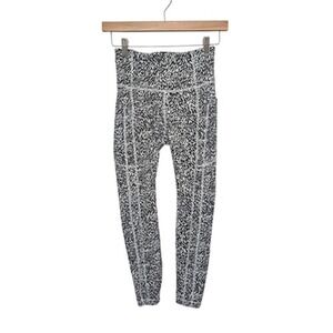 Athleta Leggings Womens XS Black White High Rise Stash Pocket Capri Yoga‎ Print